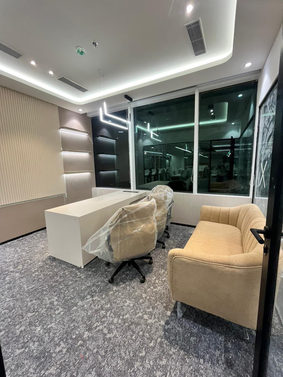Ultragenic office interior by Global Green, view 14